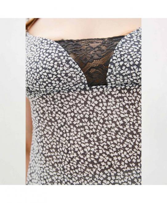 Майка жіноча на бретелях чорна з білим квіточкою Т