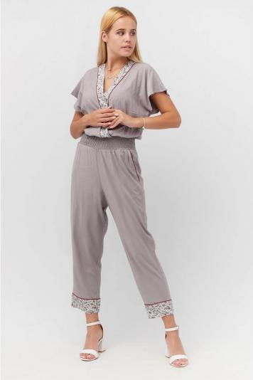 Комбінезон жіночий з вузькими брюками