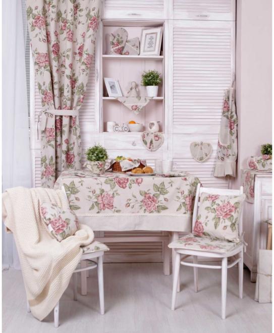 Диванная подушка сердце Large pink rose с кружевом