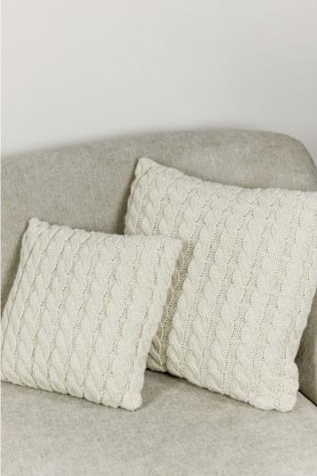 Декоративна подушка в'язана Коси кремова