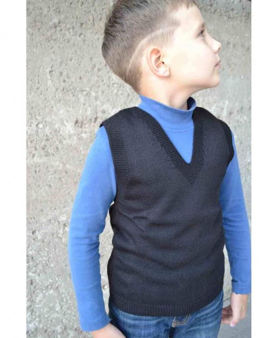В'язана жилетка для хлопчика чорна