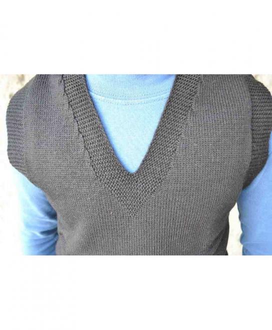 В'язана жилетка для хлопчика чорна