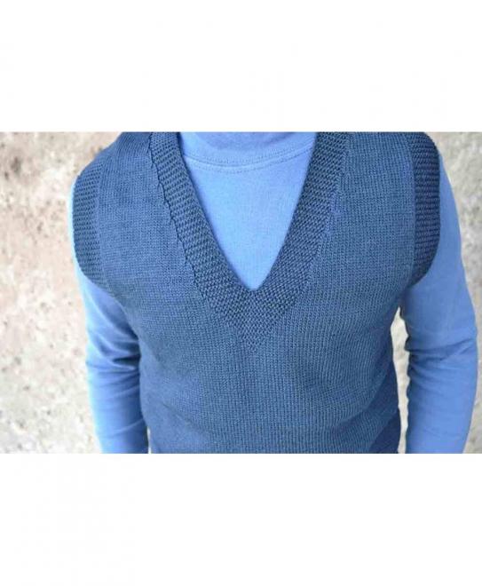 В'язана жилетка для хлопчика темно-синя