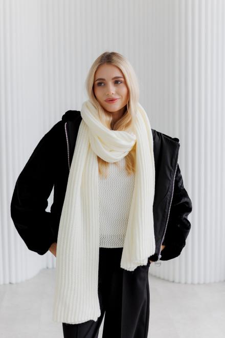 Жіночий в'язаний шарф молочний Winter Mood