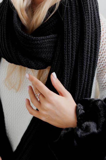 Жіночий в'язаний шарф чорний Winter Mood