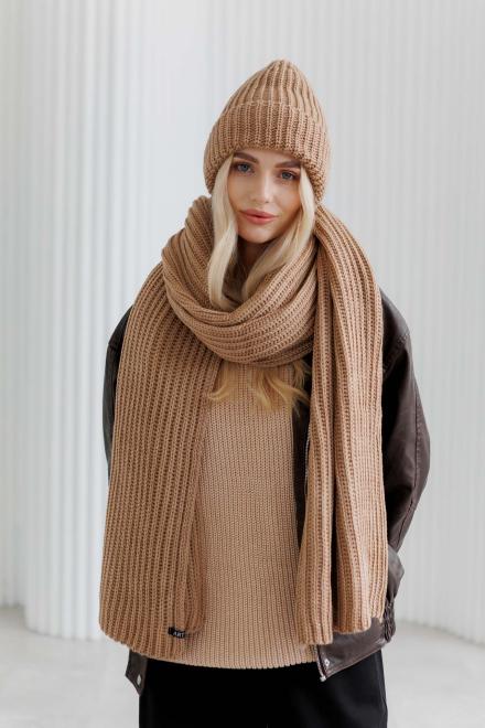 Жіночий в'язаний шарф бежевий Winter Mood