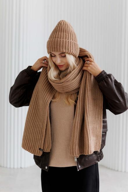 Жіночий в'язаний шарф бежевий Winter Mood