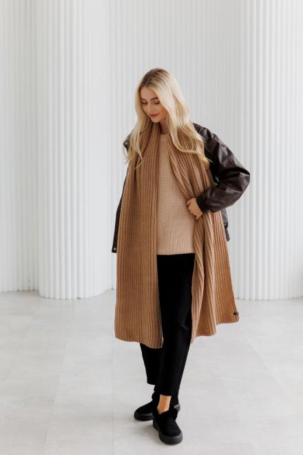 Жіночий в'язаний шарф бежевий Winter Mood