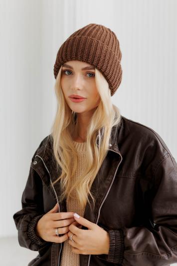 Жіноча в'язана шапка коричнева Winter Mood