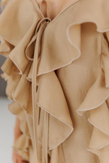 Блузка з воланами довга карамель