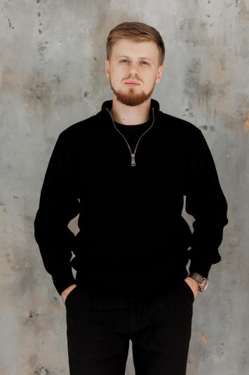 Чоловічий светр на блискавці чорний