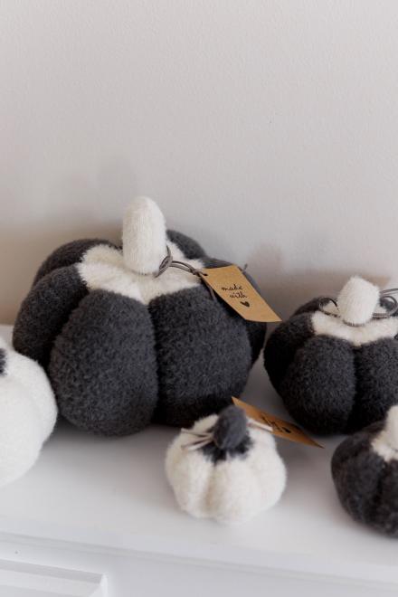 Декоративний виріб Pumpkin сірий