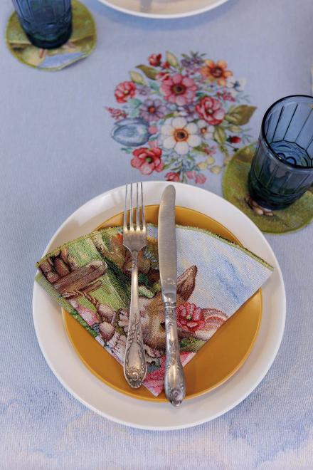 Кругла Великодня серветка на стіл Настрій