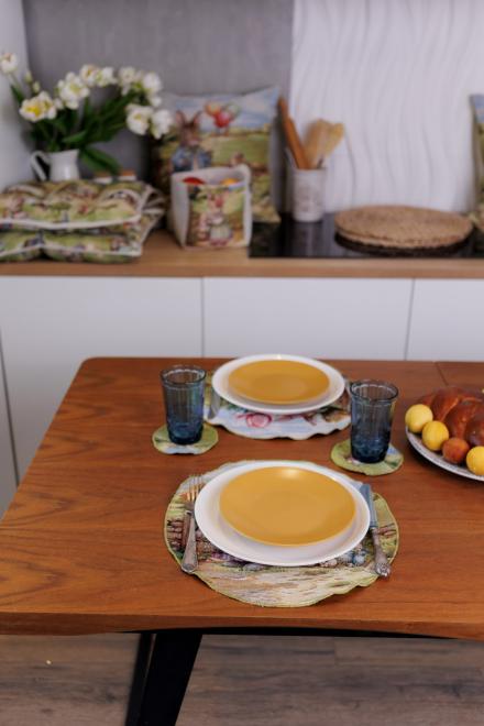 Кругла Великодня серветка на стіл Настрій