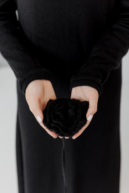 Декоративна прикраса в'язана Квітка чорна