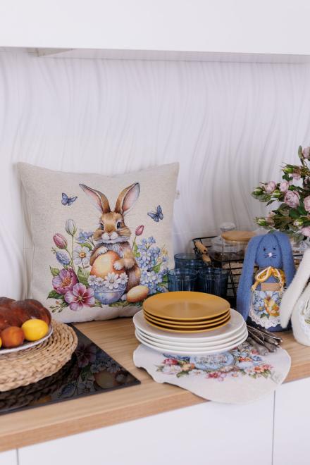 Великодня гобеленова наволочка Суцвіття зайченя з метеликами