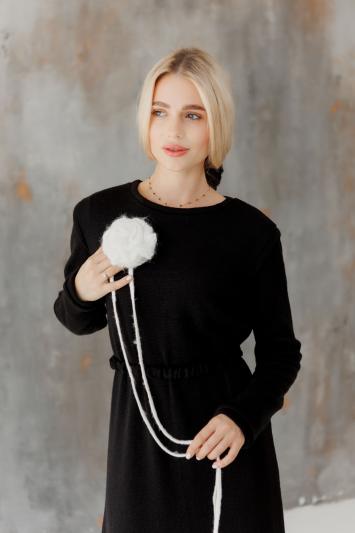 Декоративна прикраса в'язана Квітка молочна