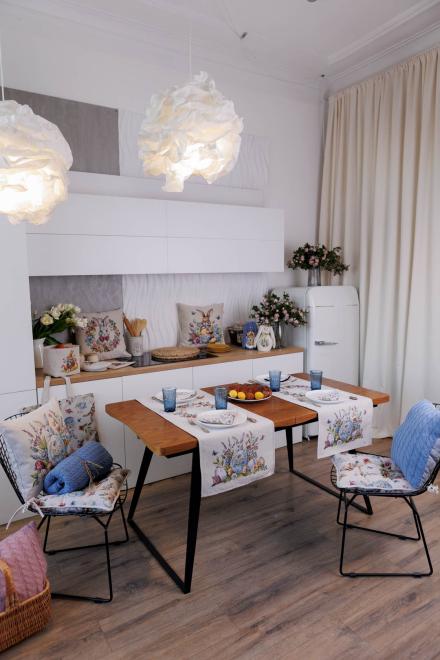 Великодня гобеленова доріжка на стіл Суцвіття