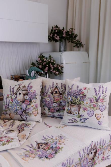 Декоративная гобеленовая подушка Лавандовый садик птичка на скворечнике