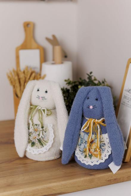 Інтер'єрний стопер Зайка пухнастий волошковий