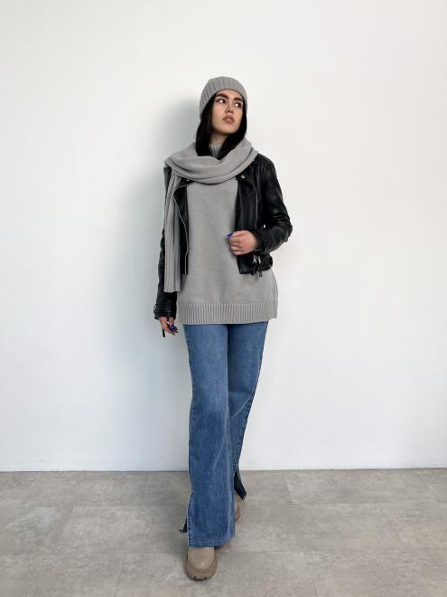 В'язана жіноча шапка тепла сіра