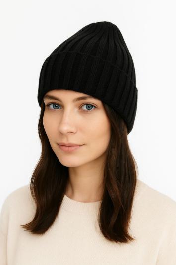 Шапка в'язана жіноча Чорна
