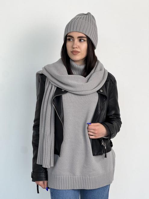 В'язана жіноча шапка тепла сіра