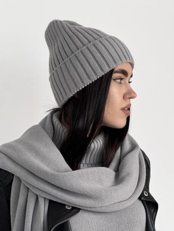 В'язана жіноча шапка тепла сіра