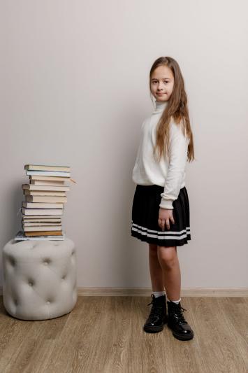 Спiдниця пліссе дитяча чорна зі смужкою Спiдниця пліссе дитяча чорна зі смужкою
