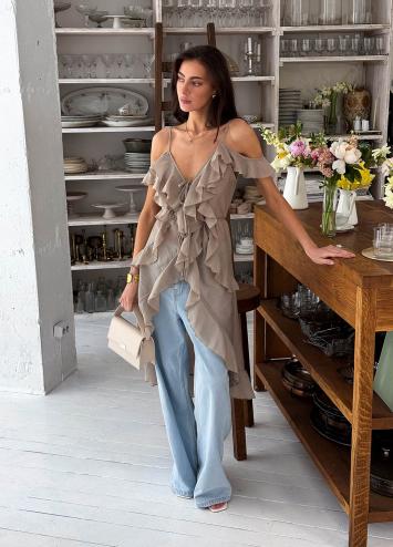 Блузка с воланами длинная бежевая Блузка с воланами длинная бежевая