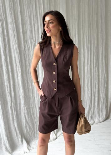 Жіночий костюм літній з шортами та жилетом Коричневий Жіночий костюм літній з шортами та жилетом Коричневий