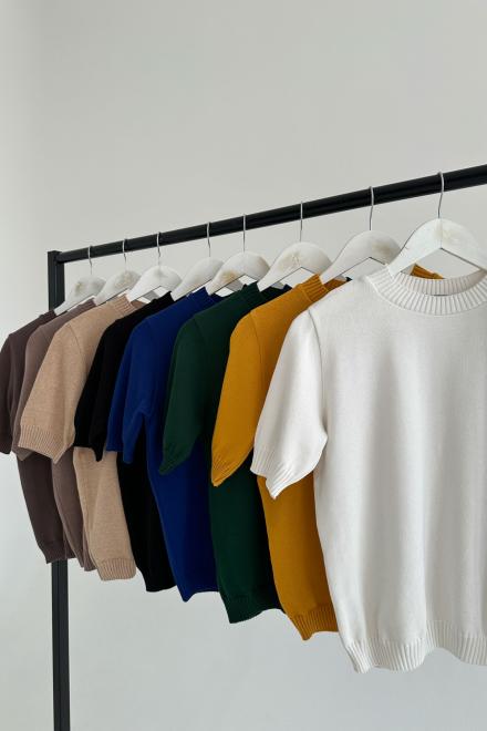 Жіноча футболка в'язана молочна