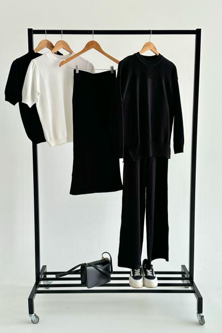 Брючний костюм з футболкою чорний