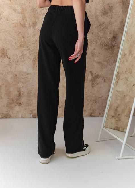 Брючний костюм з футболкою чорний