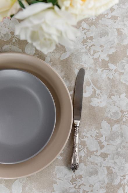 Скатертина непромокаюча кругла Алюр беж