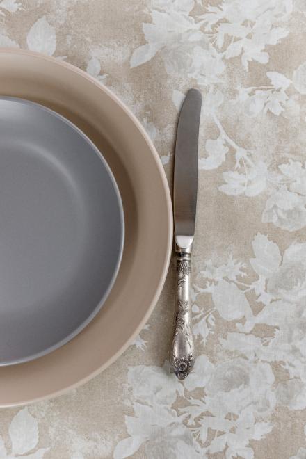 Скатертина непромокаюча кругла Алюр беж