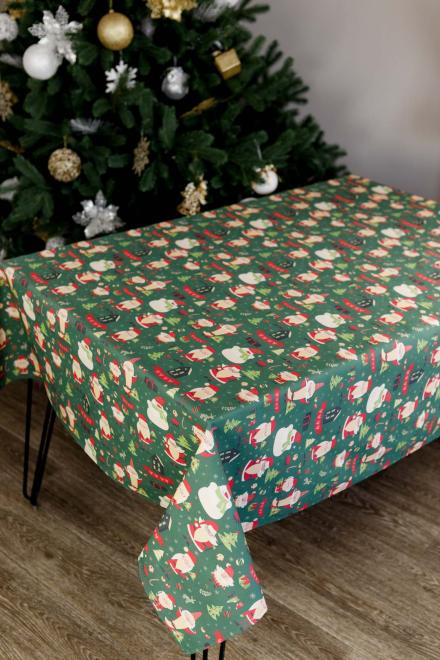 Скатертина на стіл Санта на зеленому