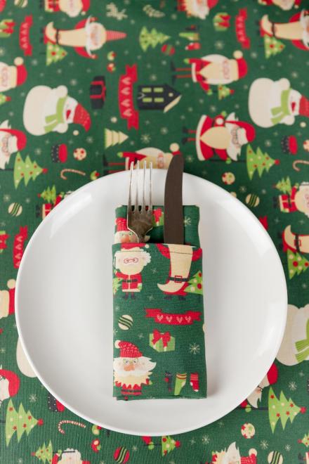 Набір новорічних серветок для сервірування Санта на зеленому