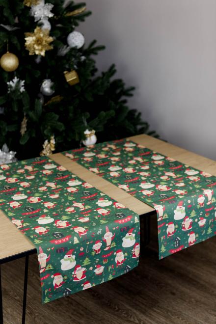 Новорічна доріжка на стіл Санта на зеленому