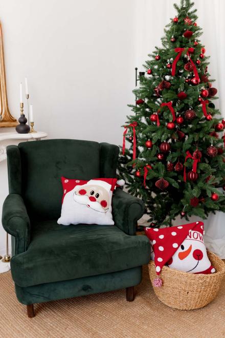 Новорічна наволочка декоративна в'язана Святий Миколай