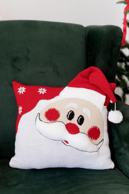 Новорічна наволочка декоративна в'язана Святий Миколай