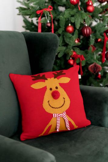 Новорічна подушка в'язана Олень з шарфом
