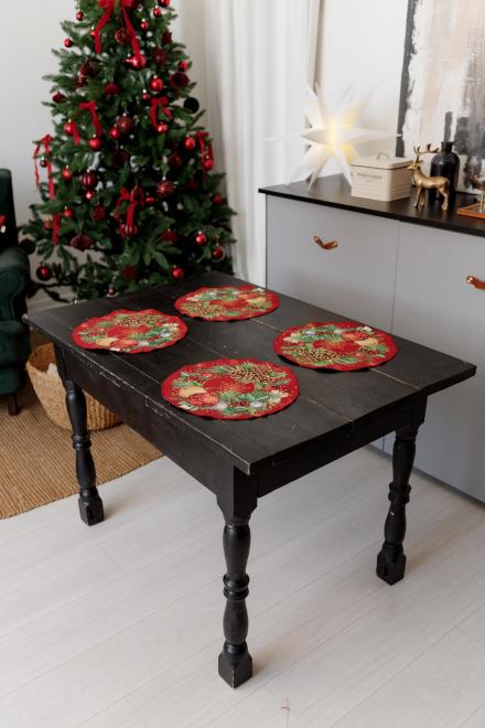 Кругла серветка гобеленова PRESENT