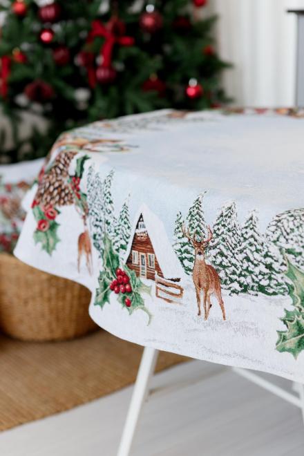 Новорічна овальна гобеленова скатертина Squirrel