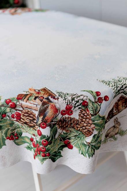Новорічна овальна гобеленова скатертина Squirrel