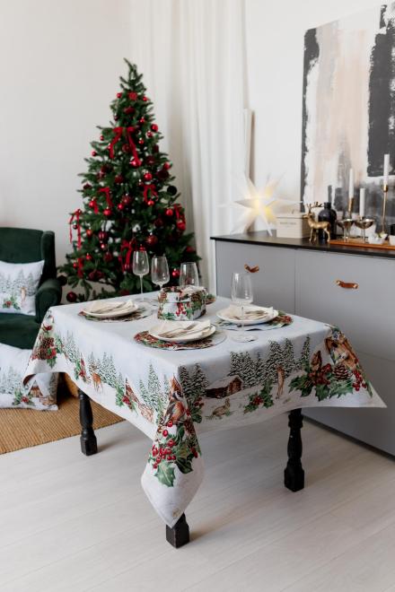 Скатертина новорічна гобеленова  - наперон Squirrel