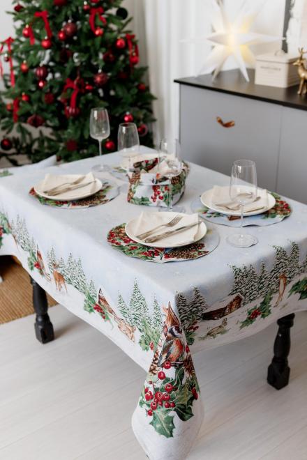 Новорічна гобеленова скатертина Squirrel