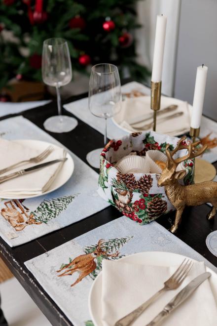 Гобеленова новорічна серветка Squirrel