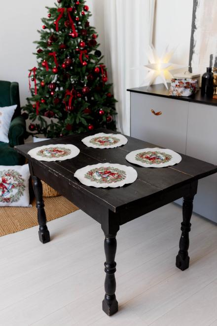 Кругла гобеленова новорічна серветка Carousel