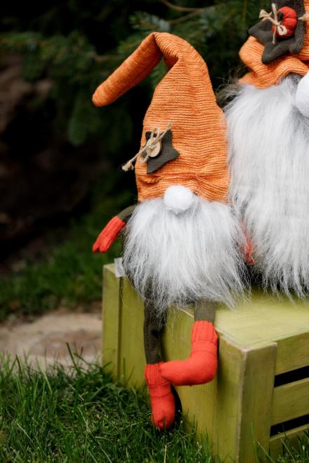 Декоративний гном-стоппер у ковпаку з ніжками